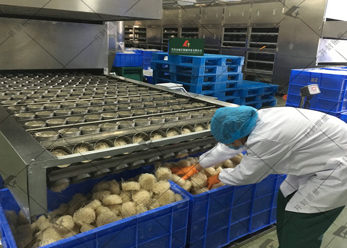 PP电子游戏多规格酸辣粉块设备可自界说粉饼的沉量、状态