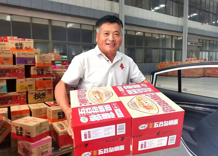 1748568753921299 端午礼物发放.jpg
